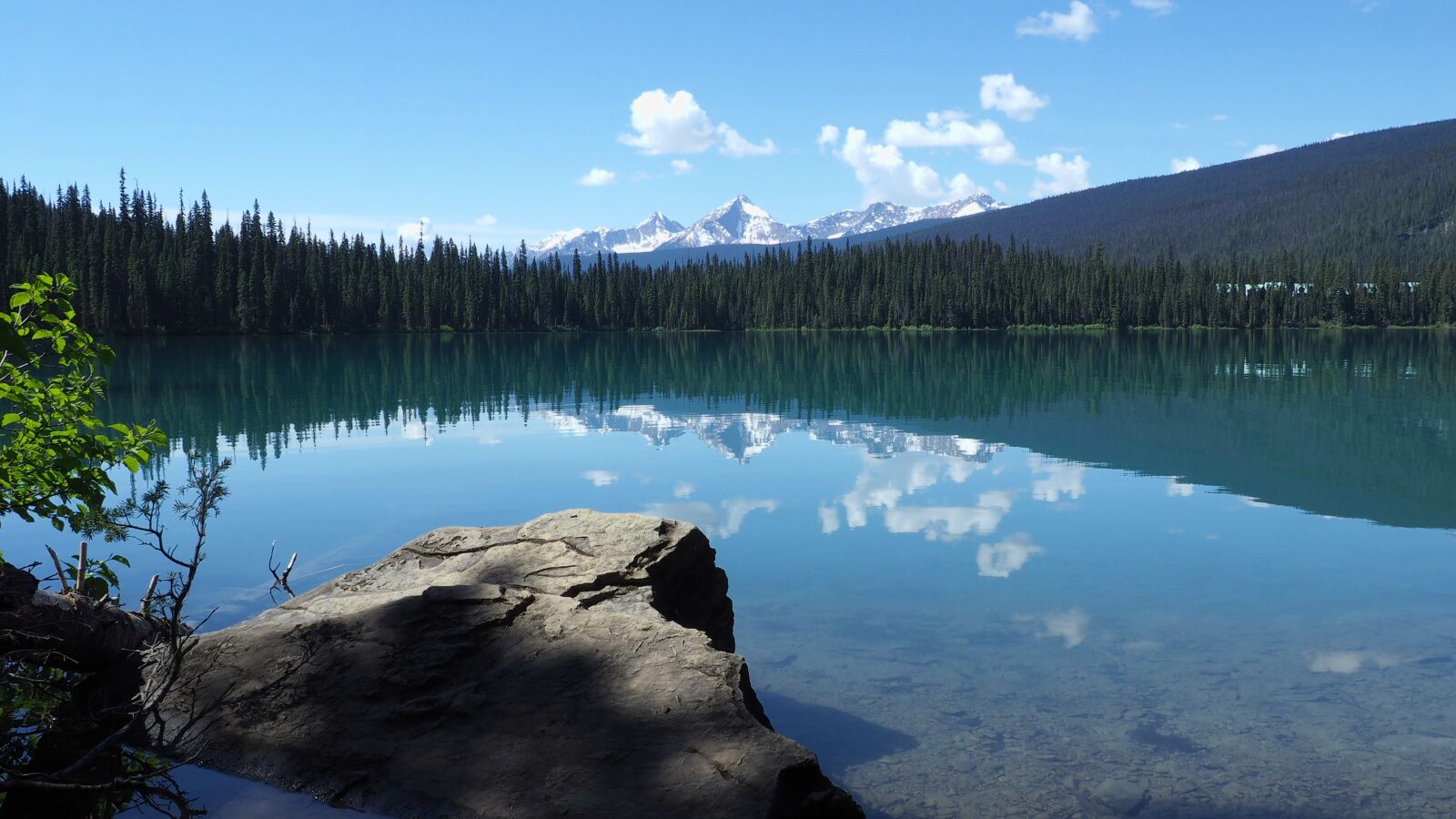 Olympus OM-D E-M10 sample photo. Canada, emerald lake, british photography