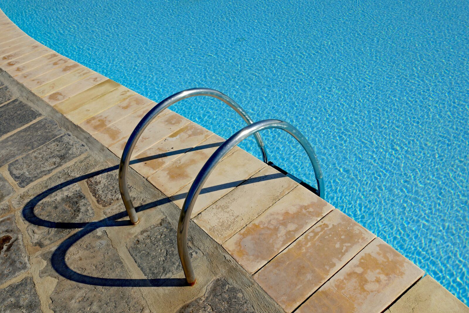 Vario-Elmar TL 1:3.5-5.6 / 18-56 ASPH. sample photo. Swimming pool, pool, summer photography