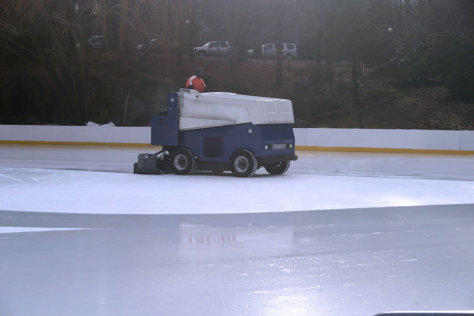 Canon EOS 300D (EOS Digital Rebel / EOS Kiss Digital) sample photo. Zamboni, ice skating, ice photography