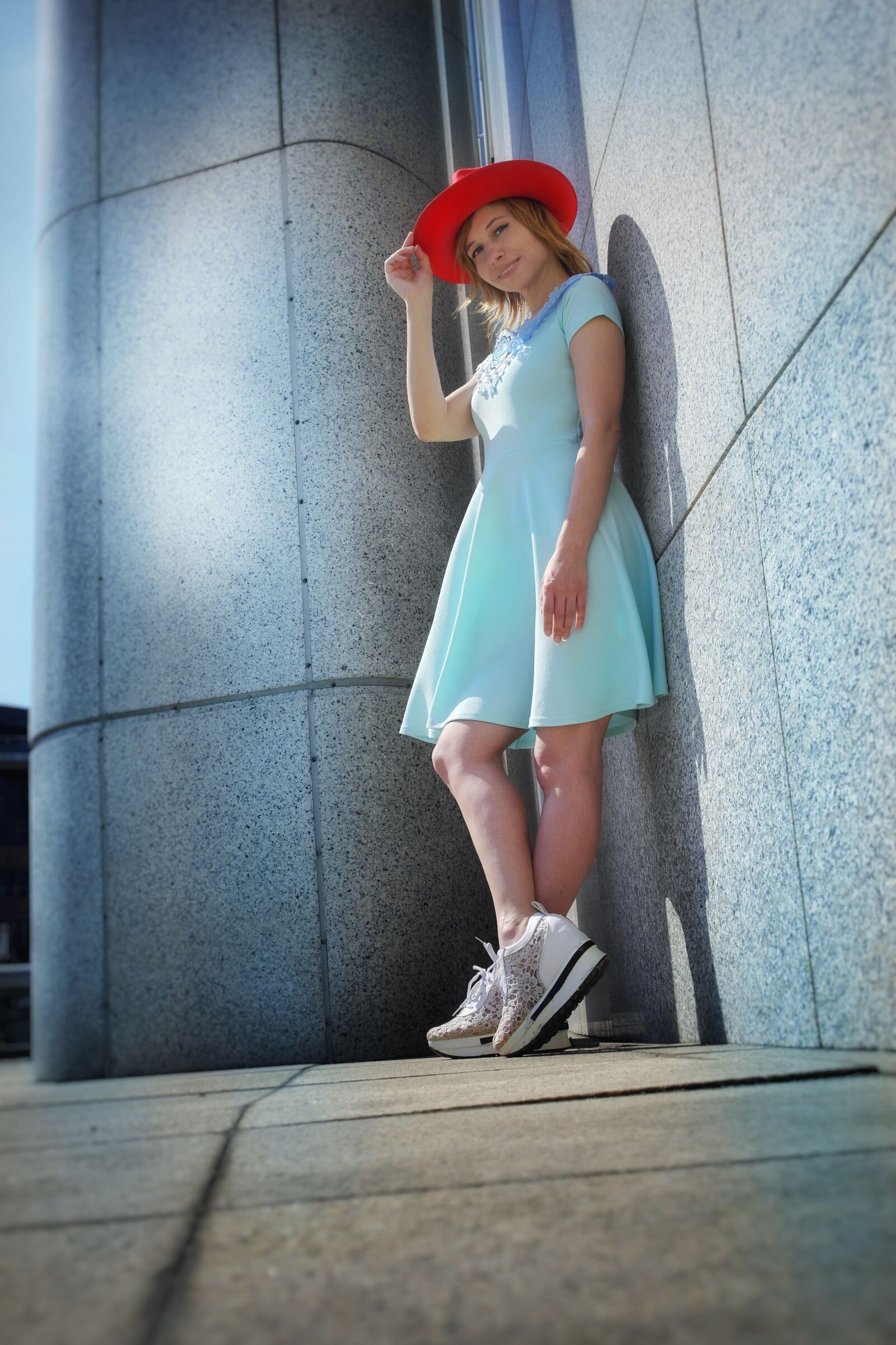 Samsung NX1100 sample photo. Dresses, hat, girl photography