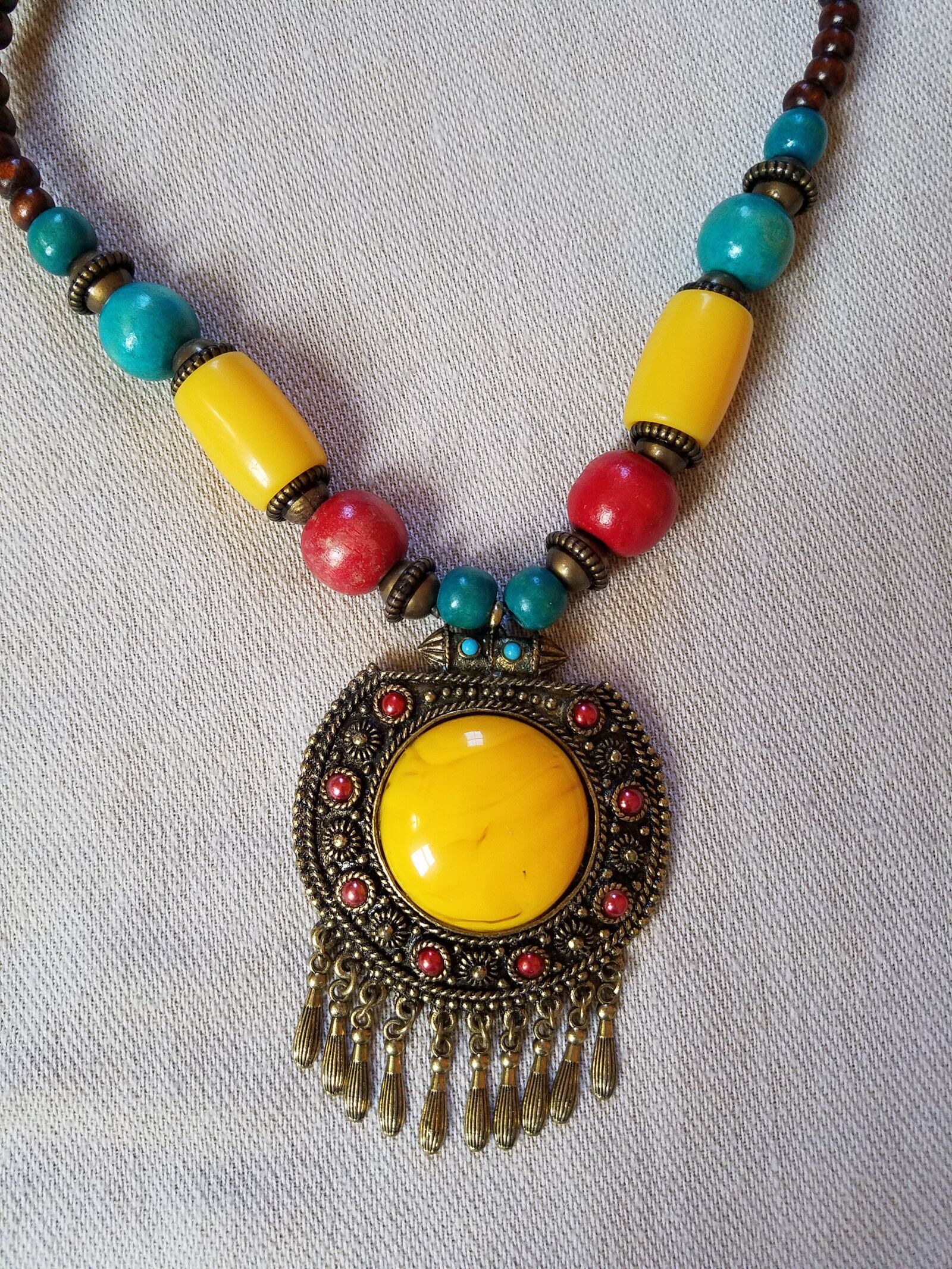 Samsung Galaxy S7 sample photo. Necklace, blue yellow red photography
