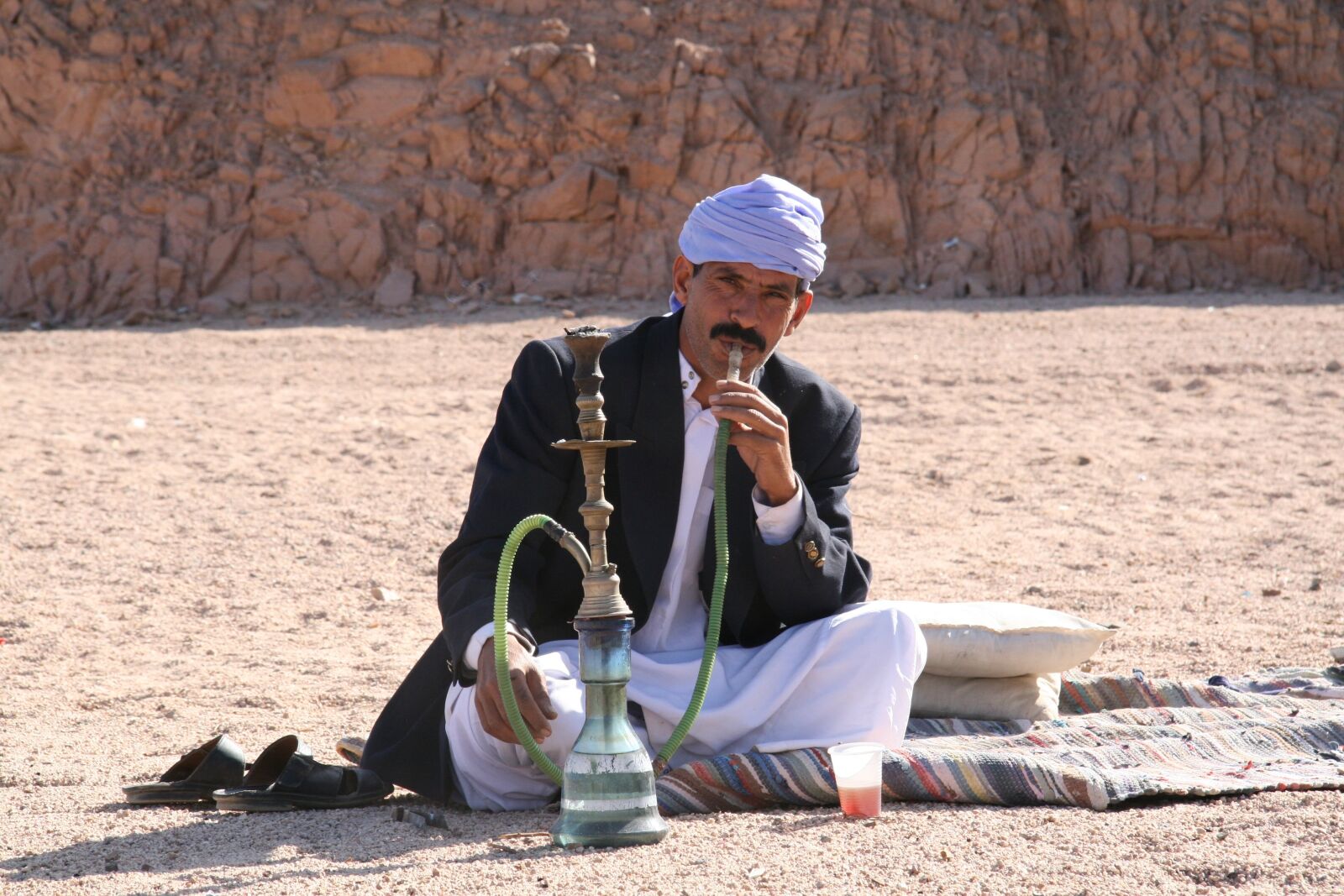 Canon EOS 400D (EOS Digital Rebel XTi / EOS Kiss Digital X) sample photo. India, hookah, desert photography