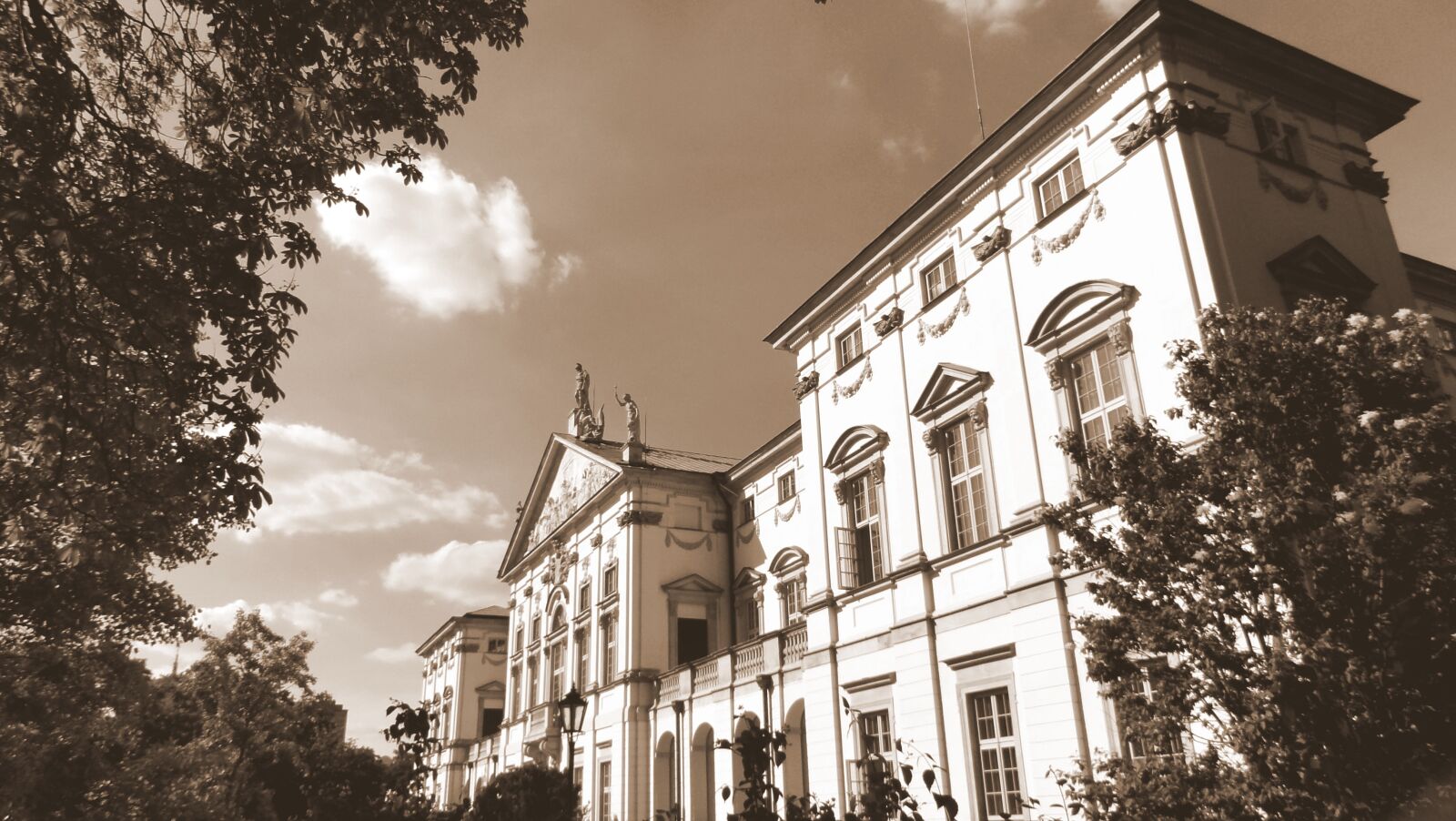 Sony DSC-HX5V sample photo. Building, architecture, monument photography