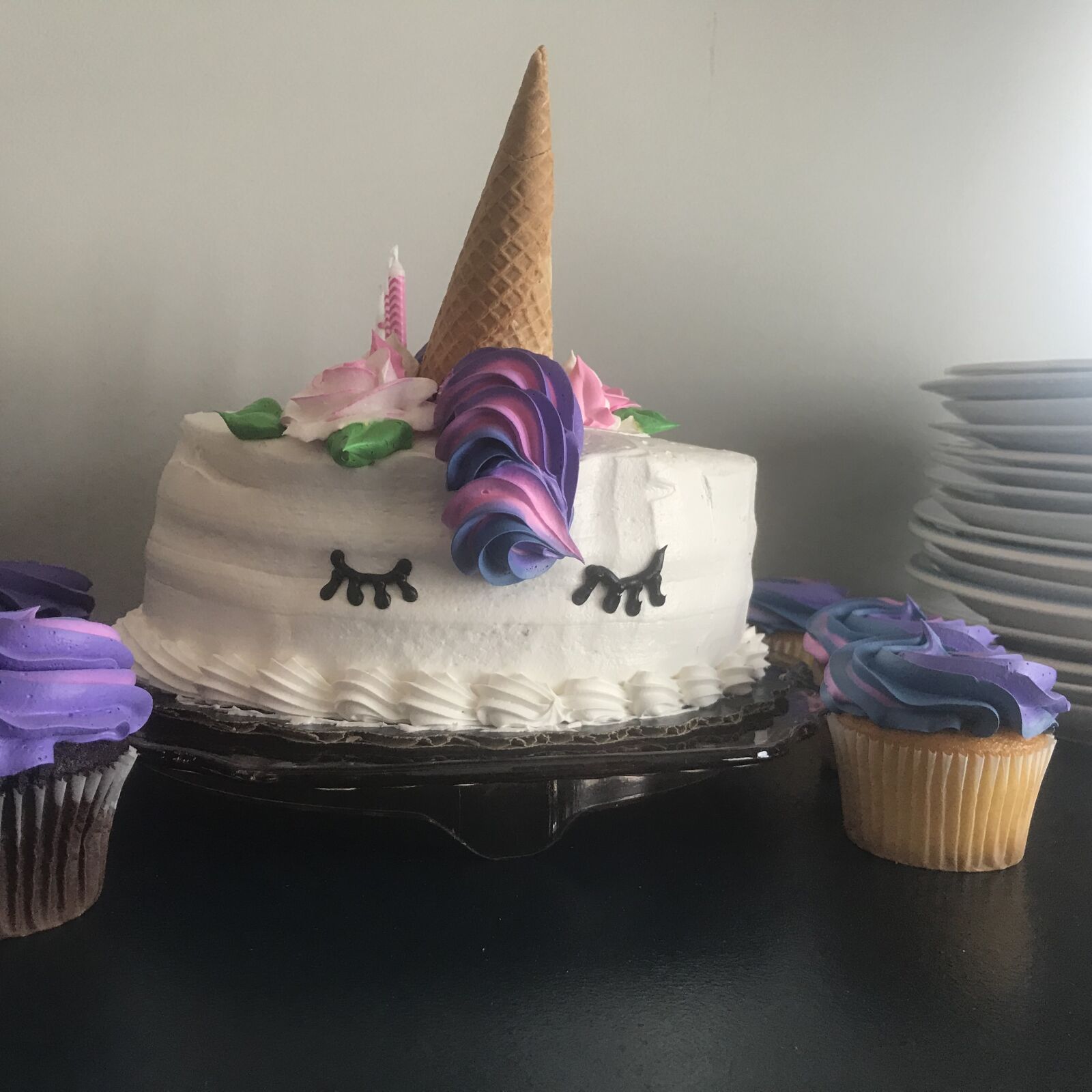 iPhone 7 back camera 3.99mm f/1.8 sample photo. Cake, unicorn, birthday photography