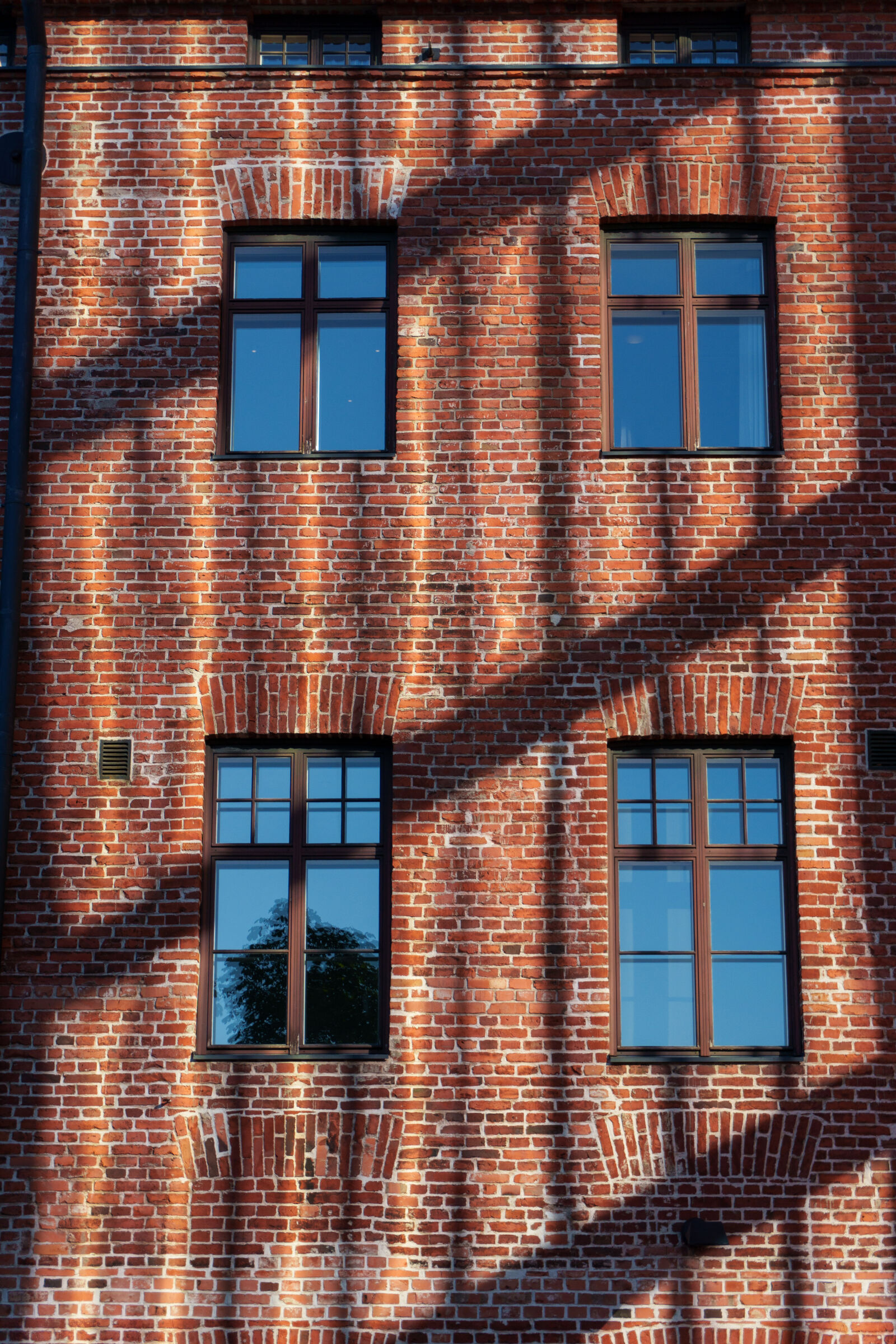 Sony ZV-E10 II sample photo. Shadow building photography