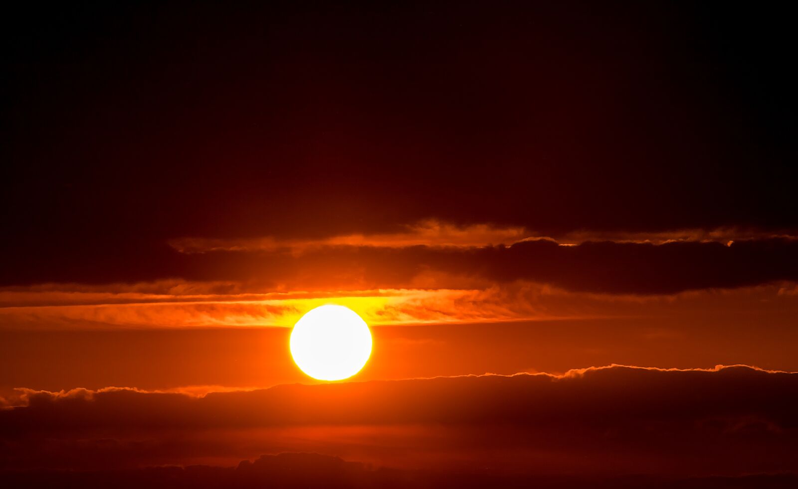 Canon EOS 750D (EOS Rebel T6i / EOS Kiss X8i) sample photo. Sun, sunset, setting sun photography