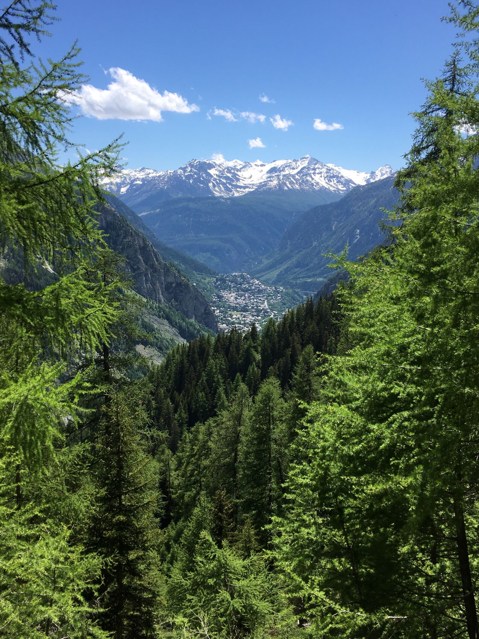 iPhone SE back camera 4.15mm f/2.2 sample photo. Courmayeur, italy, mountains photography