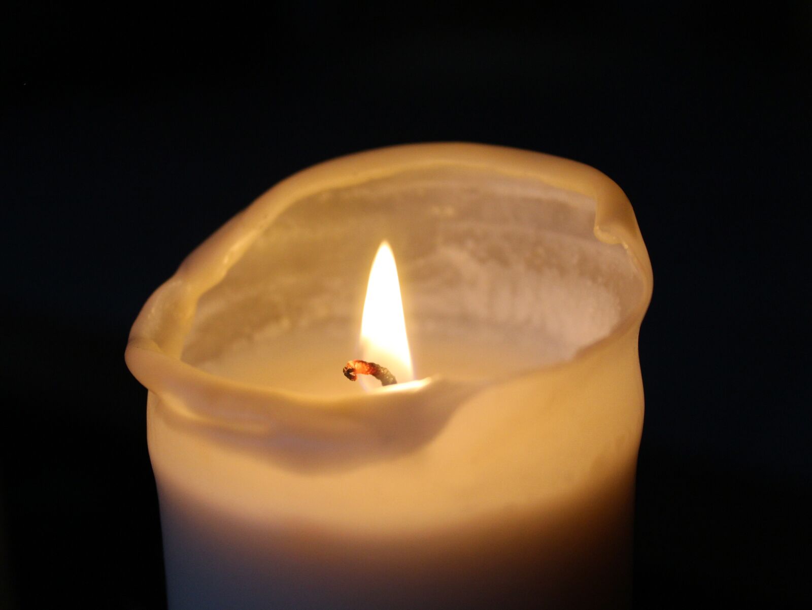 Canon EOS 1200D (EOS Rebel T5 / EOS Kiss X70 / EOS Hi) sample photo. Candle, mourning, light photography