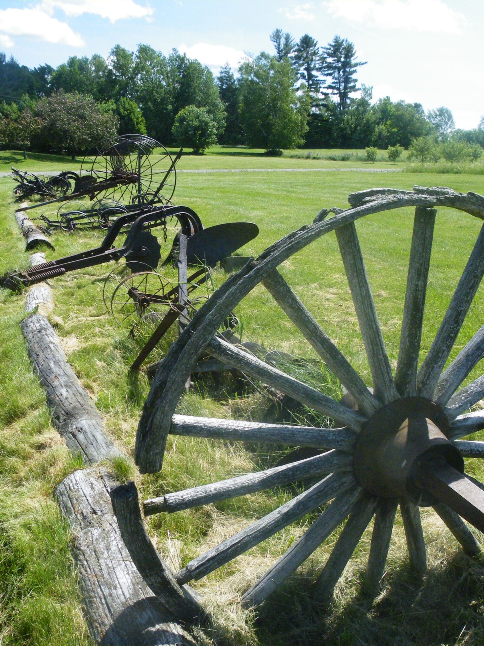 Fujifilm FinePix S8100fd sample photo. Farm, wagon, wagon wheel photography