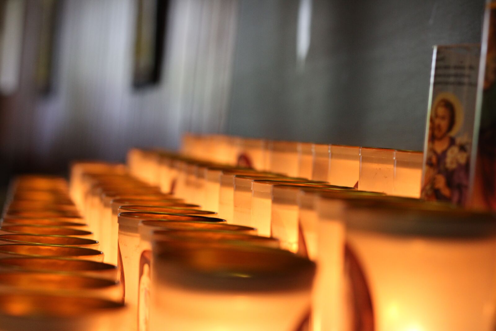 Canon EOS 2000D (EOS Rebel T7 / EOS Kiss X90 / EOS 1500D) + Canon EF 50mm F1.8 STM sample photo. Church, candlelight, religion photography