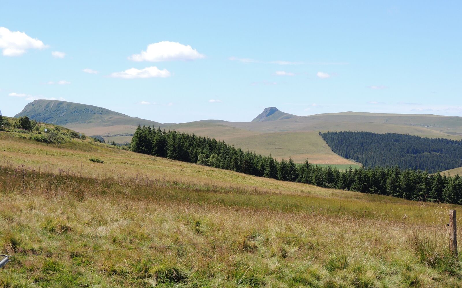 Nikon Coolpix P510 sample photo. Nature, landscape, auvergne photography