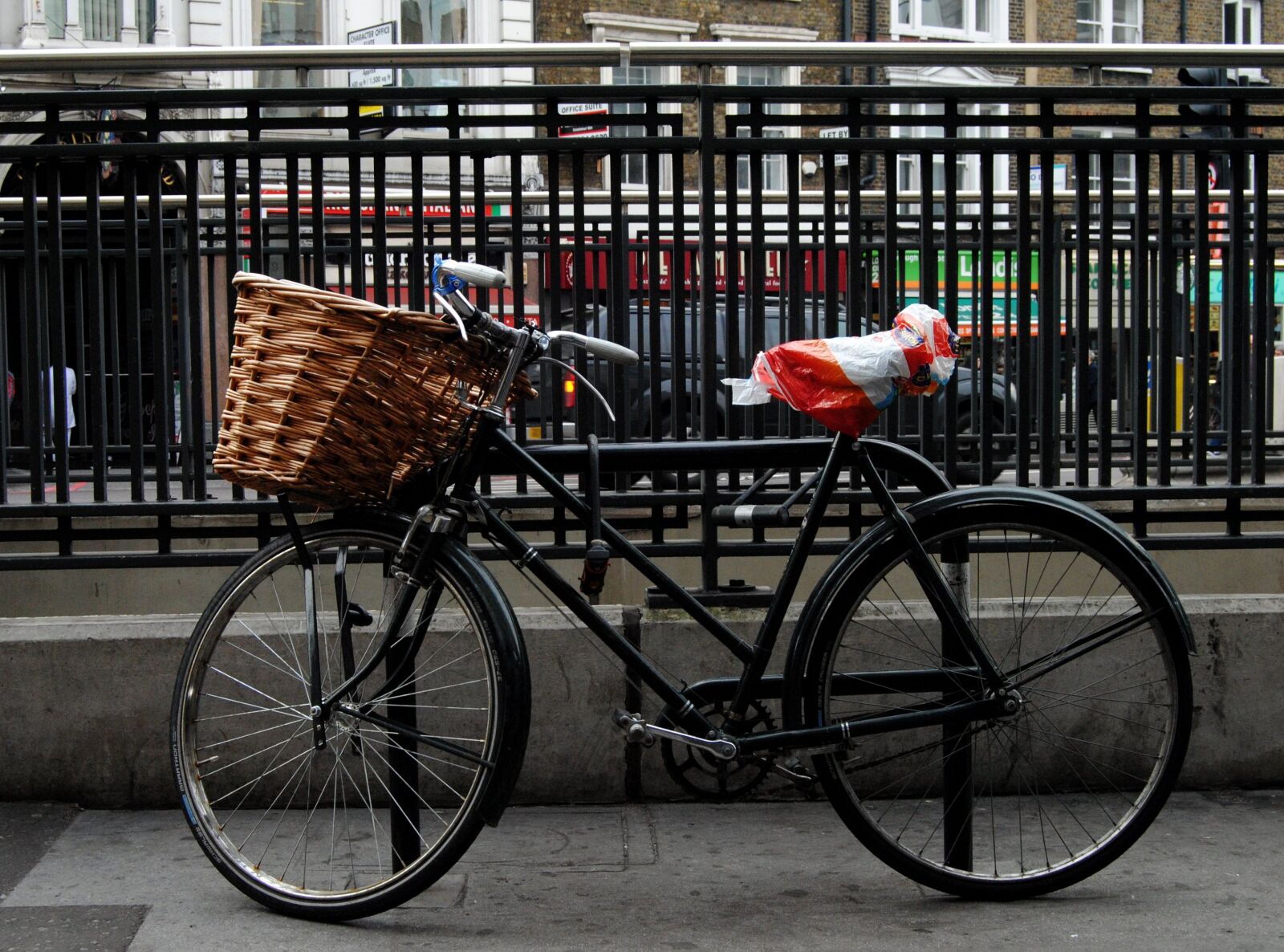 Nikon D3000 sample photo. Bicycle, city life, bike photography