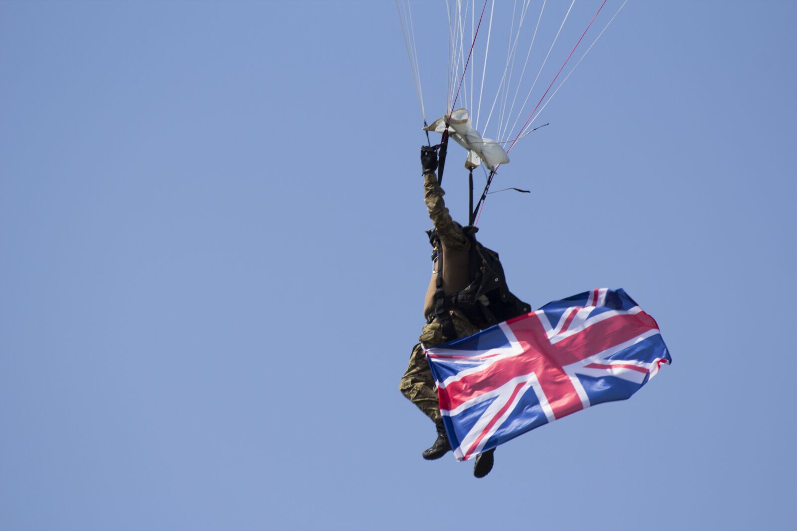 Canon EOS 600D (Rebel EOS T3i / EOS Kiss X5) sample photo. A parachute, a skydiver photography