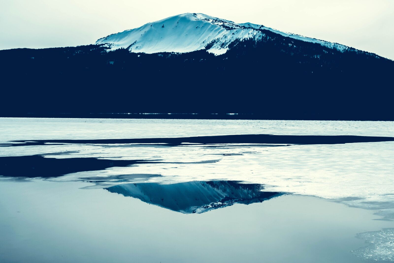 Nikon D5200 sample photo. Lake, mountain, snow, ice photography