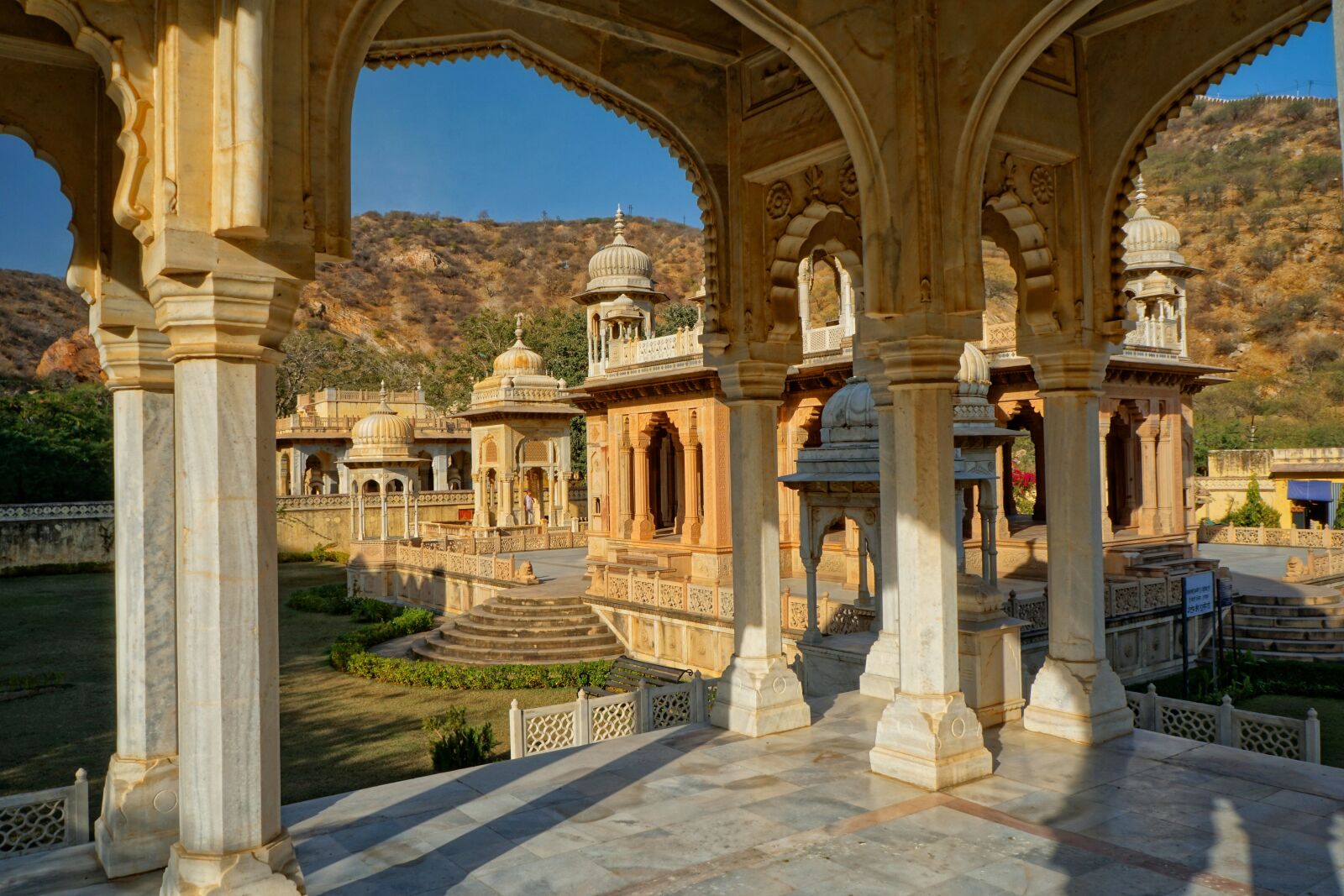 Sony a6000 + Sony E 18-55mm F3.5-5.6 OSS sample photo. Gaitore ki chhatriyan, india photography