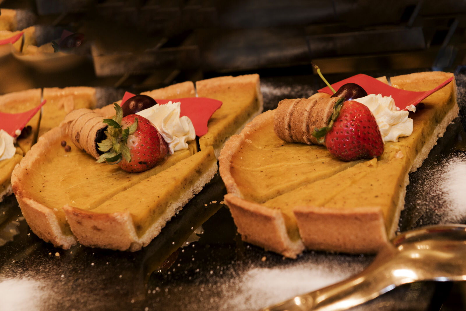 Nikon AF-S Nikkor 24-70mm F2.8G ED sample photo. Pie, with, strawberries photography