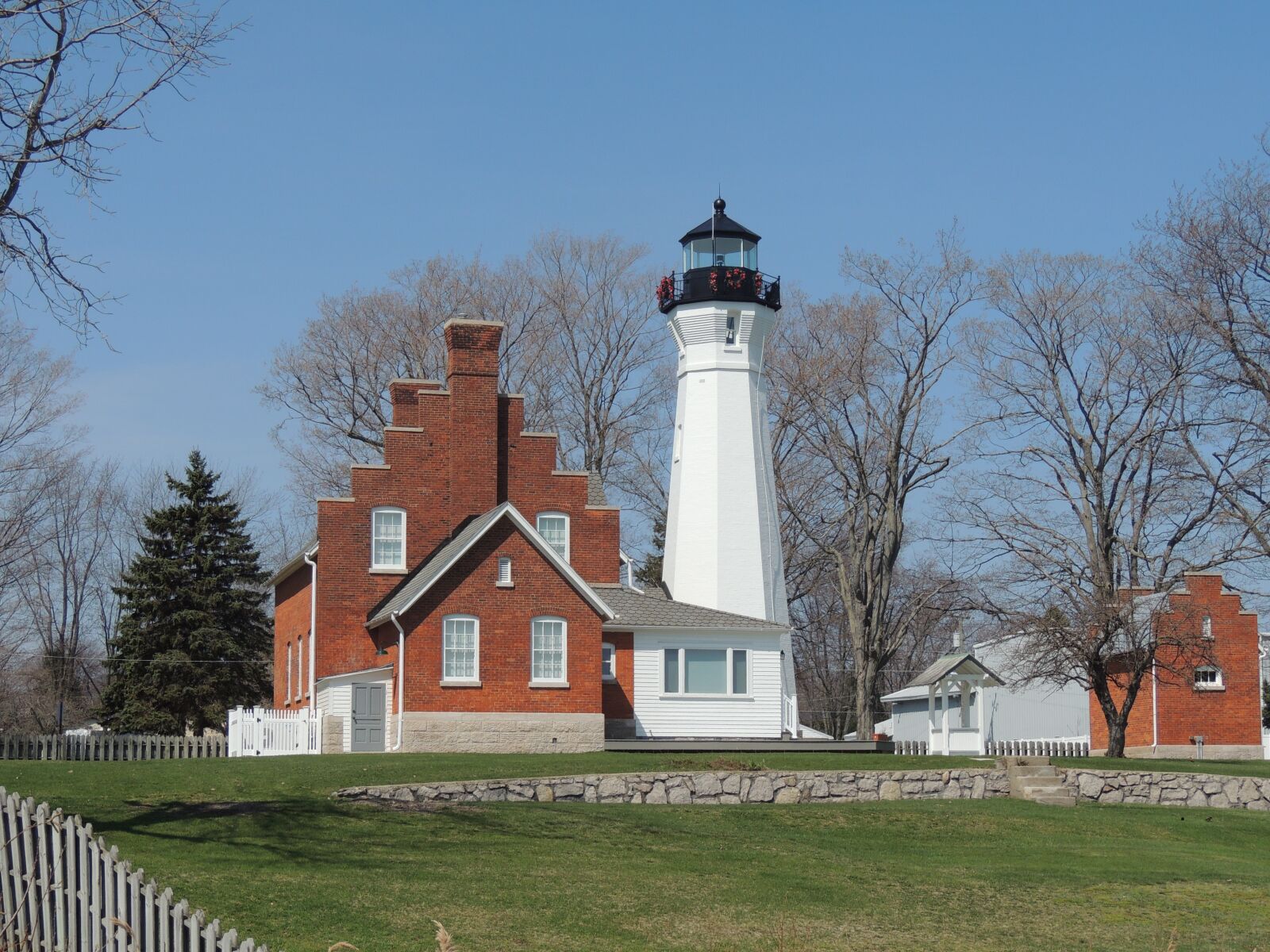 Nikon Coolpix P510 sample photo. Lighthouse, water, vintage photography