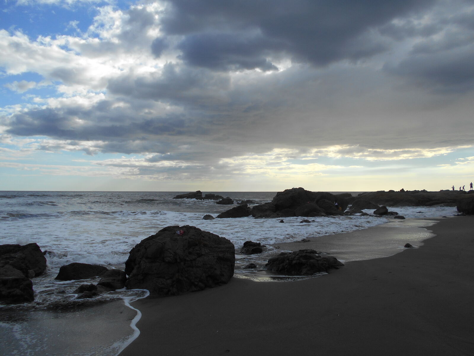 Nikon Coolpix S2900 sample photo. Beach, leon, poneloya, rocks photography