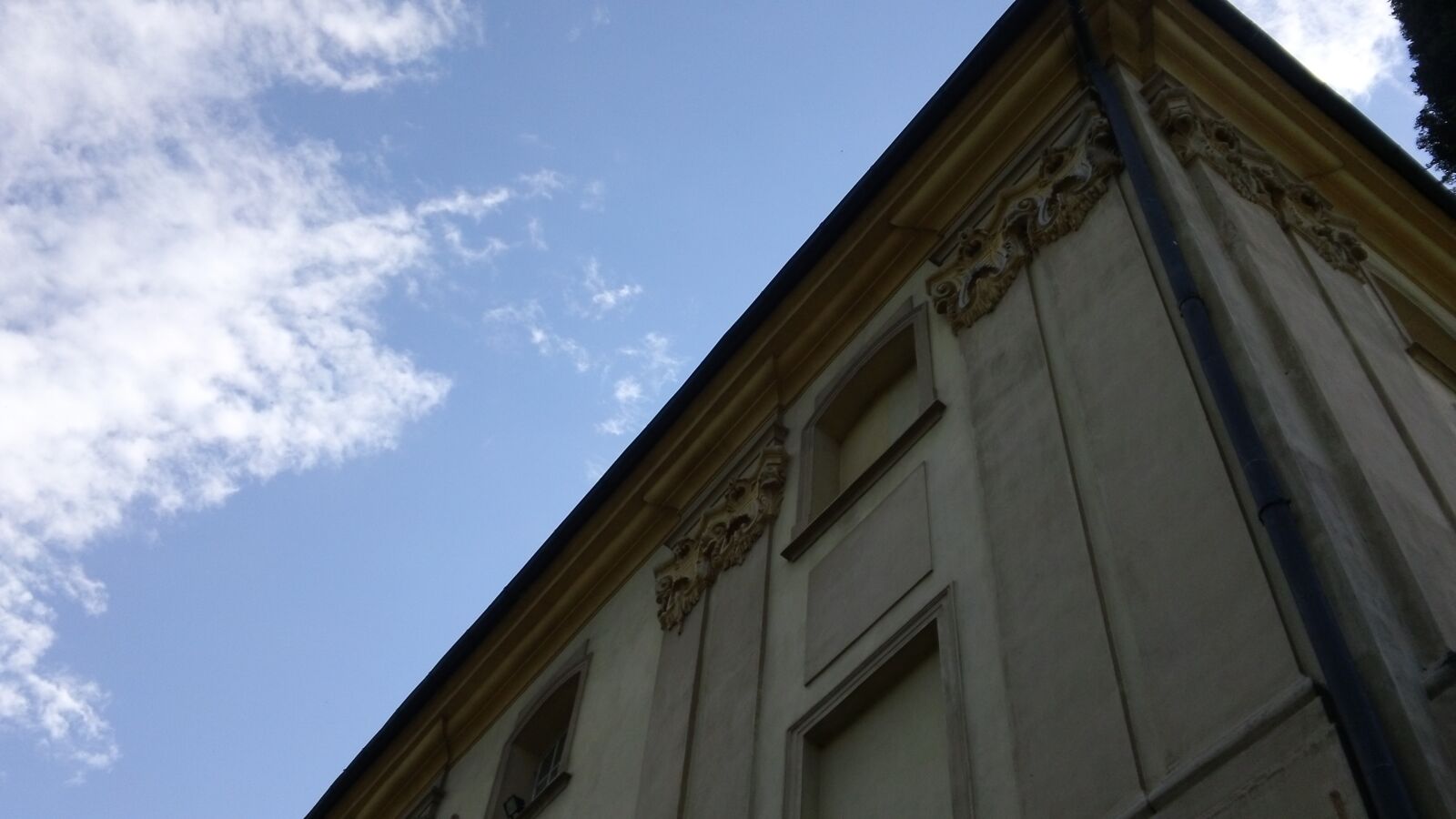 Sony MHS-TS20 sample photo. The palace, sky, castle photography