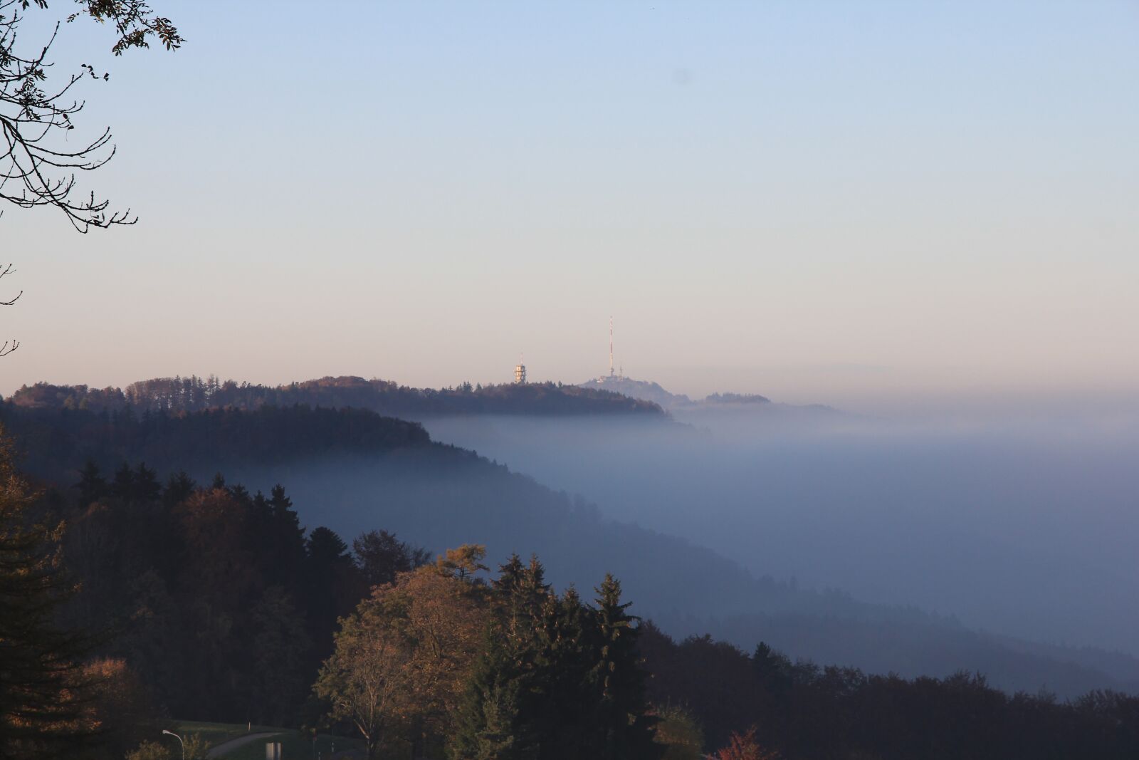 Canon EOS 60D sample photo. Fog, view, sky photography