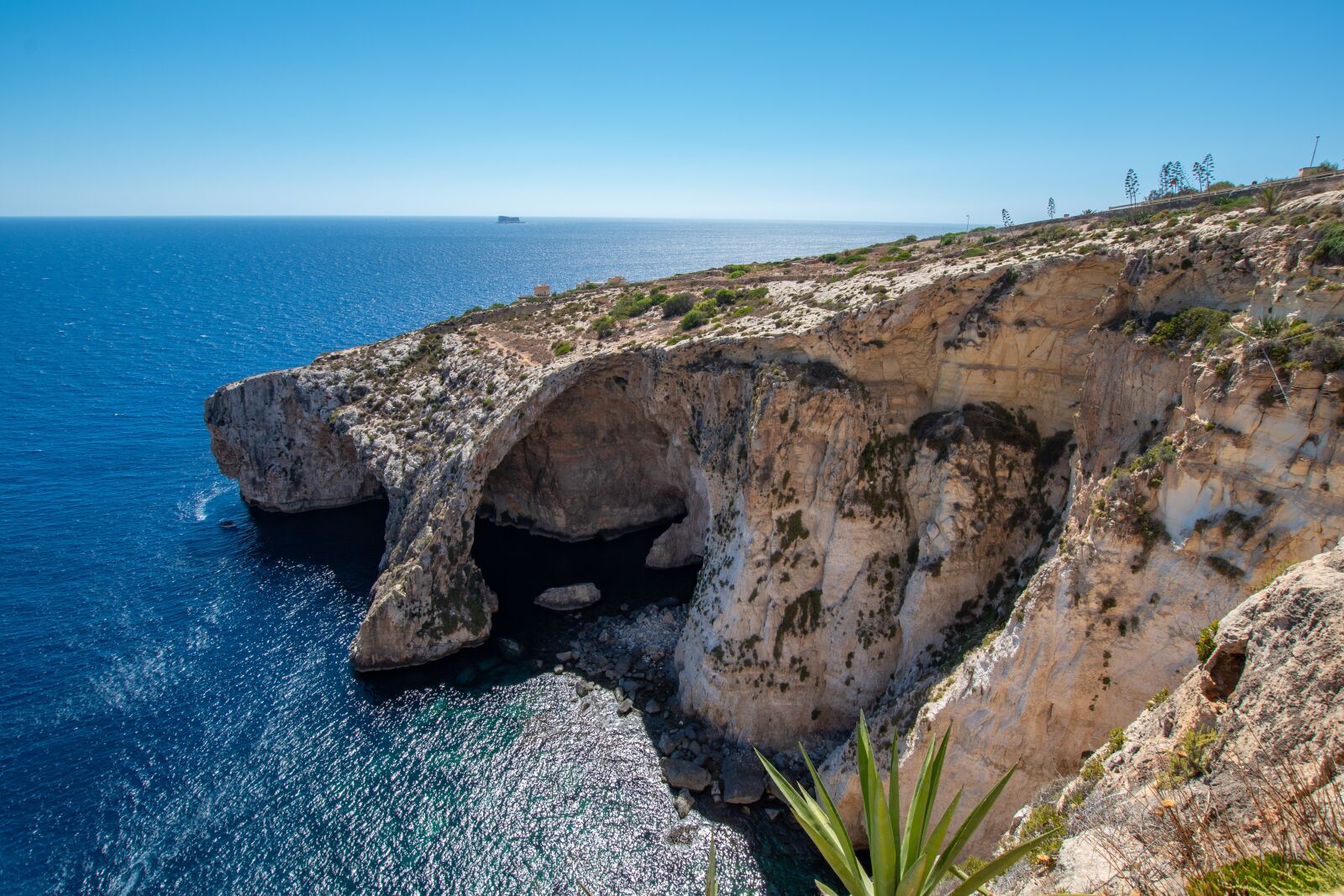 Nikon D5600 sample photo. Grotto, sea, cliff photography