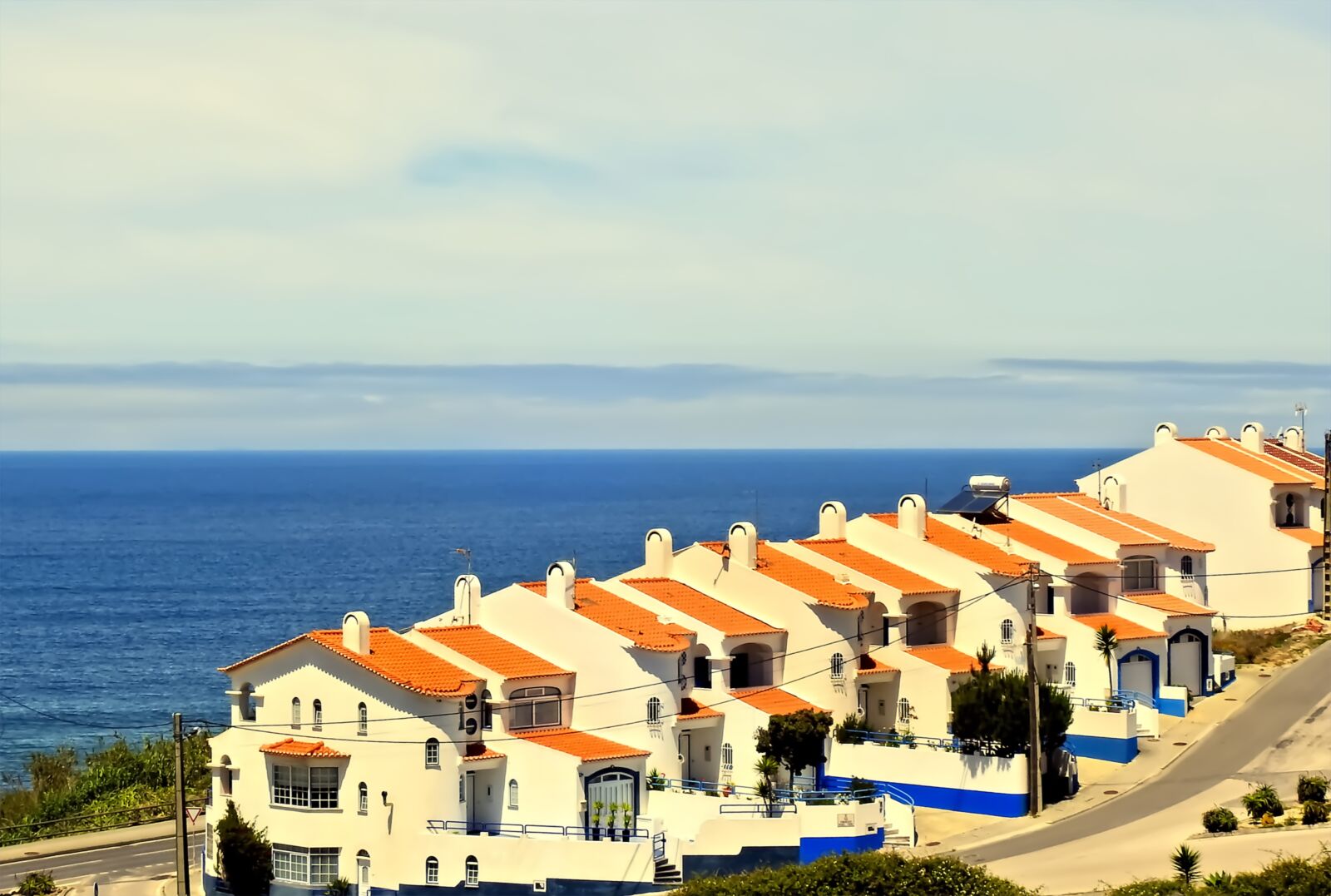 Nikon Coolpix P900 sample photo. Houses, sea, landscape photography
