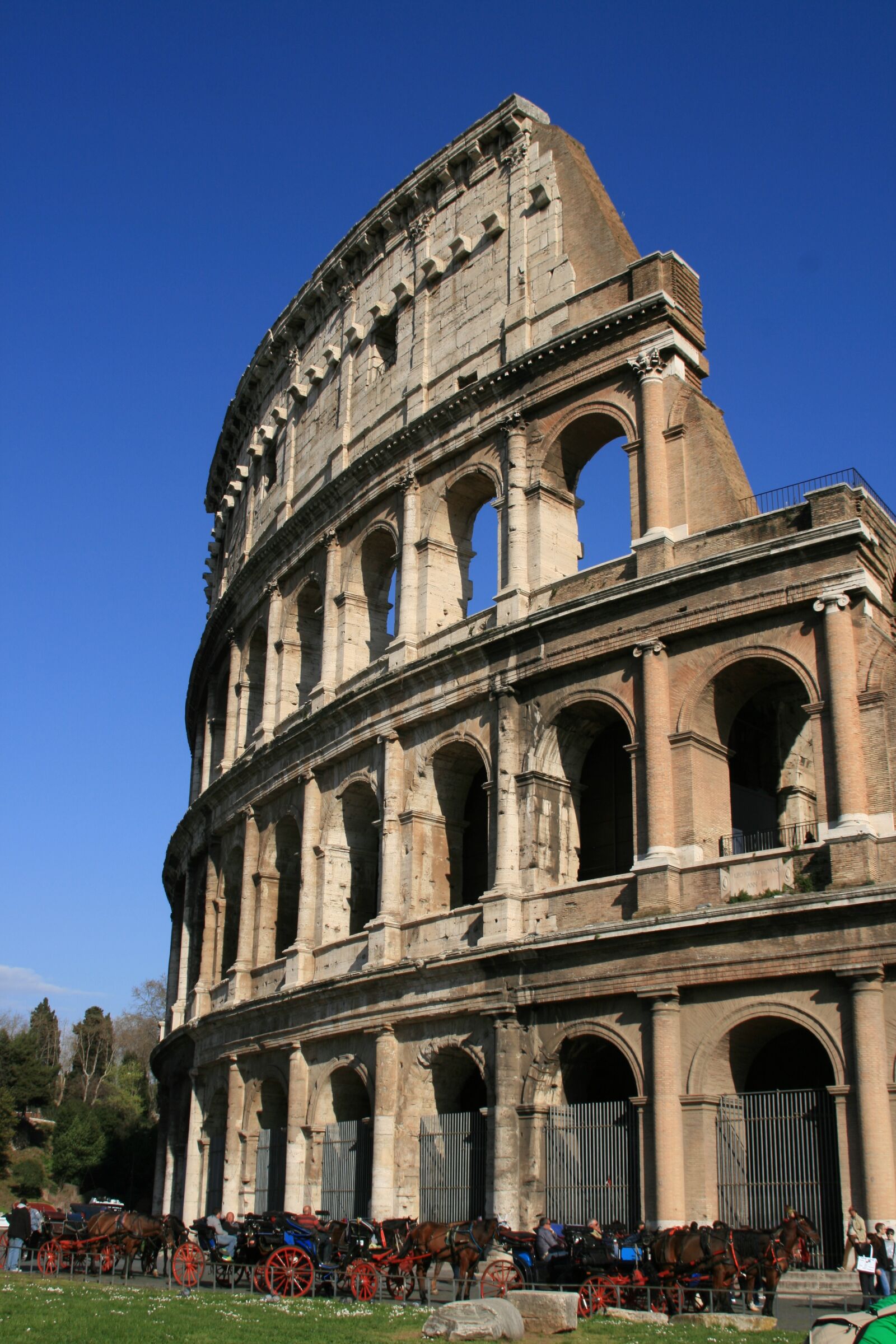 Canon EOS 400D (EOS Digital Rebel XTi / EOS Kiss Digital X) sample photo. Rome, colosseum, italy photography