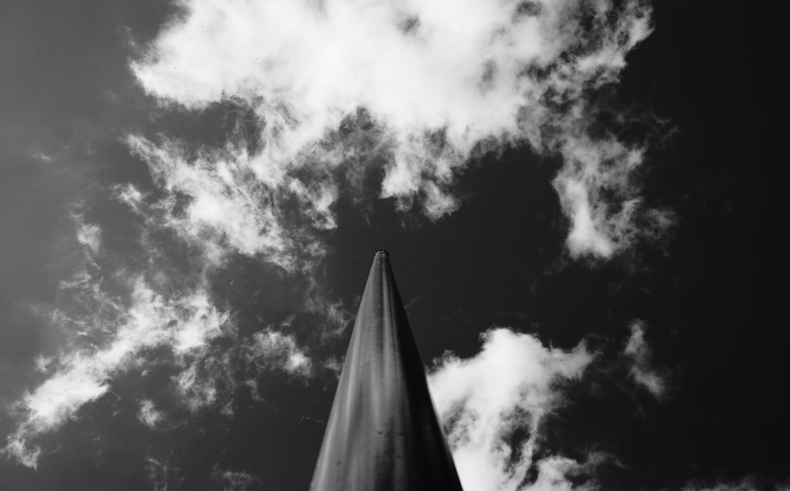 Sony DT 18-55mm F3.5-5.6 SAM II sample photo. Black, and, white, clouds photography