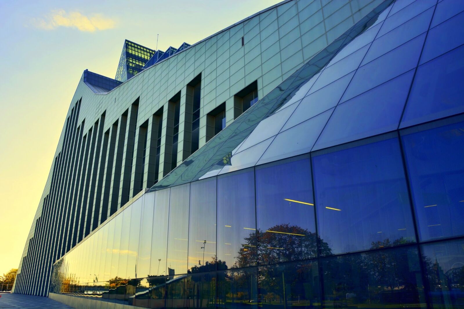Nikon D5200 sample photo. Latvian national library, reflections photography