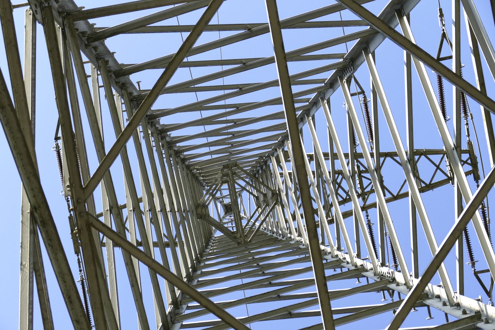 Panasonic Lumix DMC-FZ1000 sample photo. Current, strommast, power poles photography