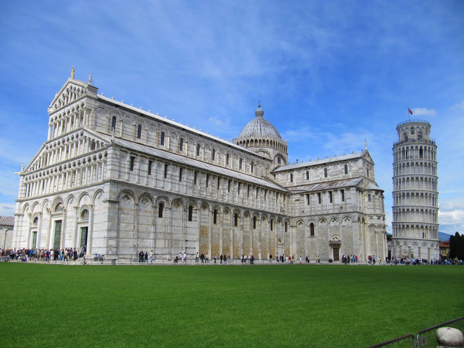 Canon PowerShot SX200 IS sample photo. Italy, pisa, tower wrong photography