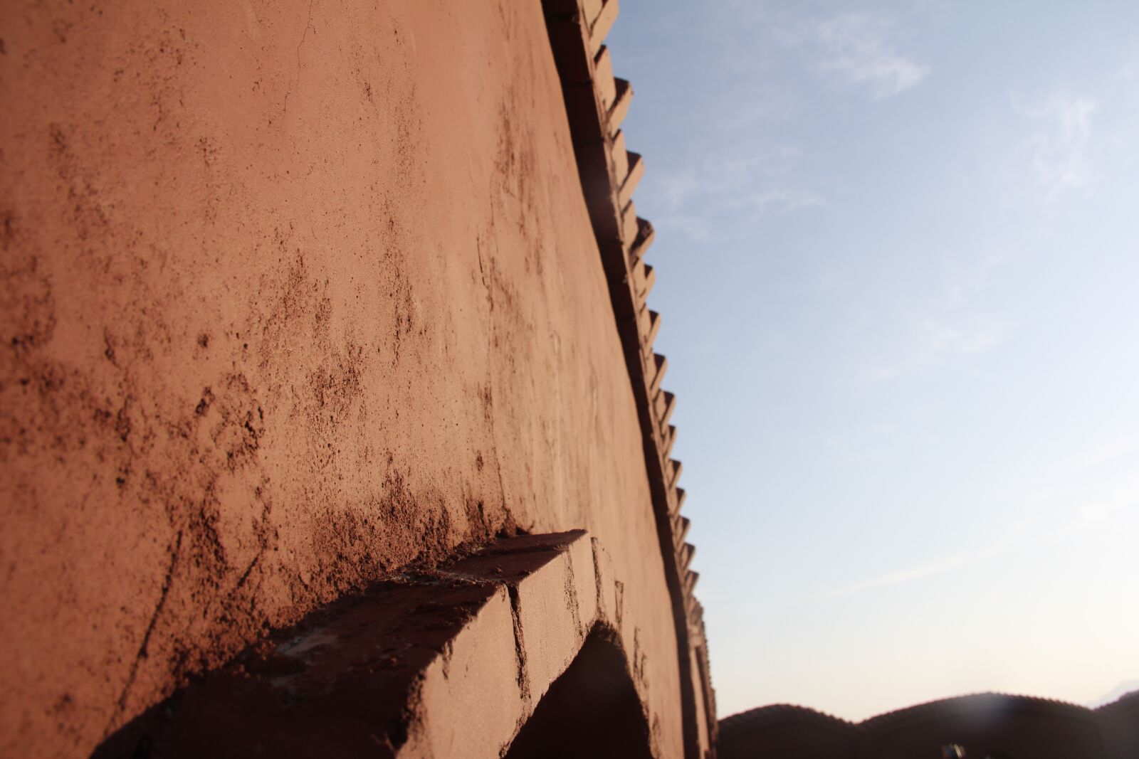 Canon EF-S 18-135mm F3.5-5.6 IS sample photo. Red wall, buddha, sky photography