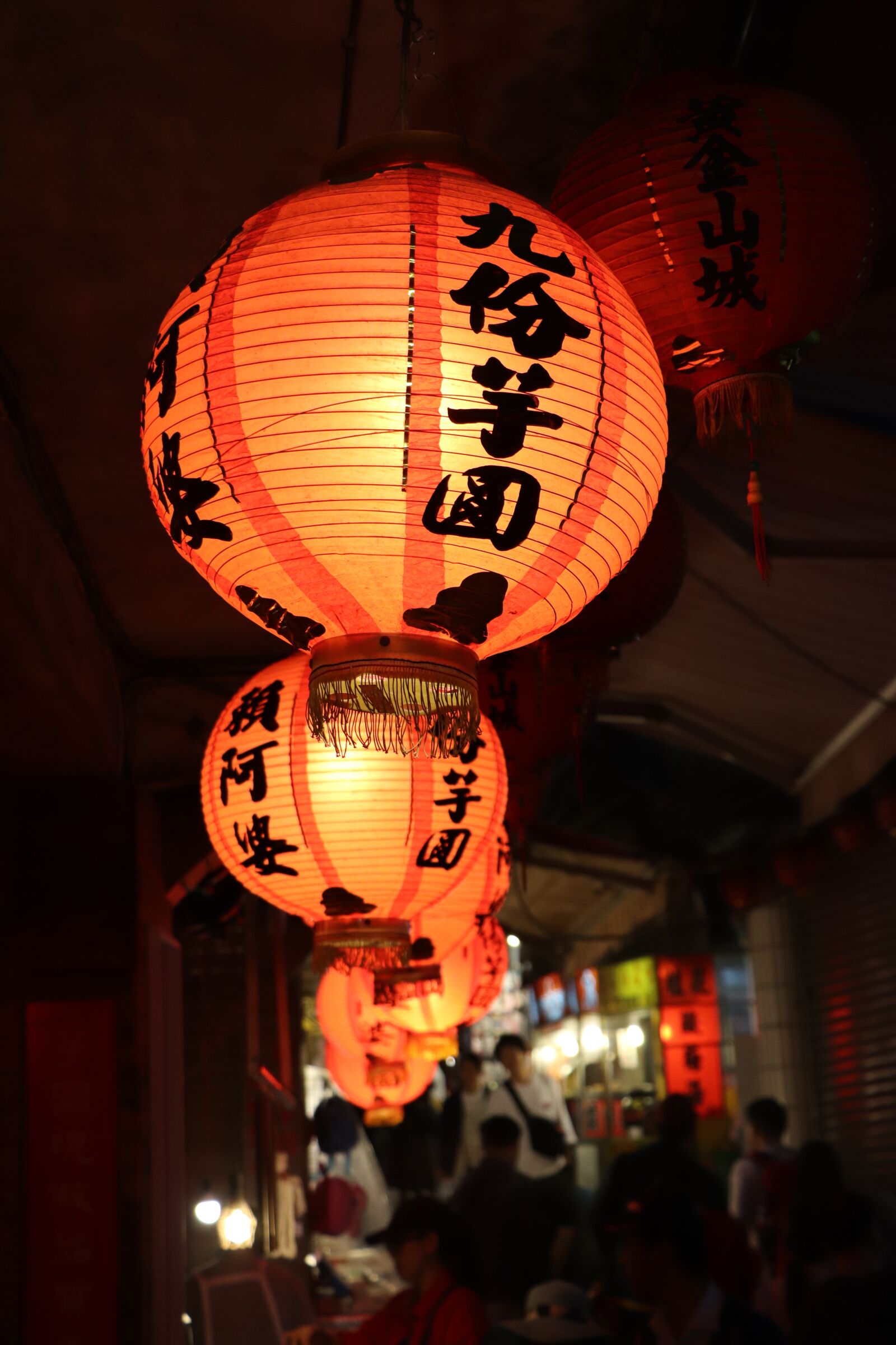 Canon EOS 800D (EOS Rebel T7i / EOS Kiss X9i) sample photo. Taiwan, the red light photography