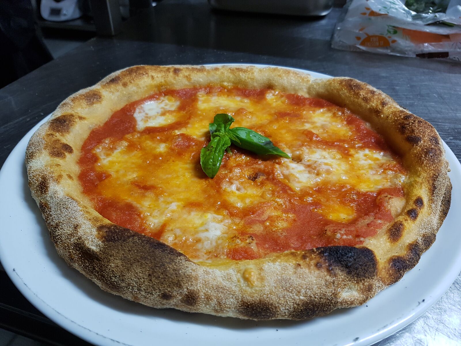 Samsung Galaxy S7 Edge sample photo. Pizza margherita, pizza, dough photography