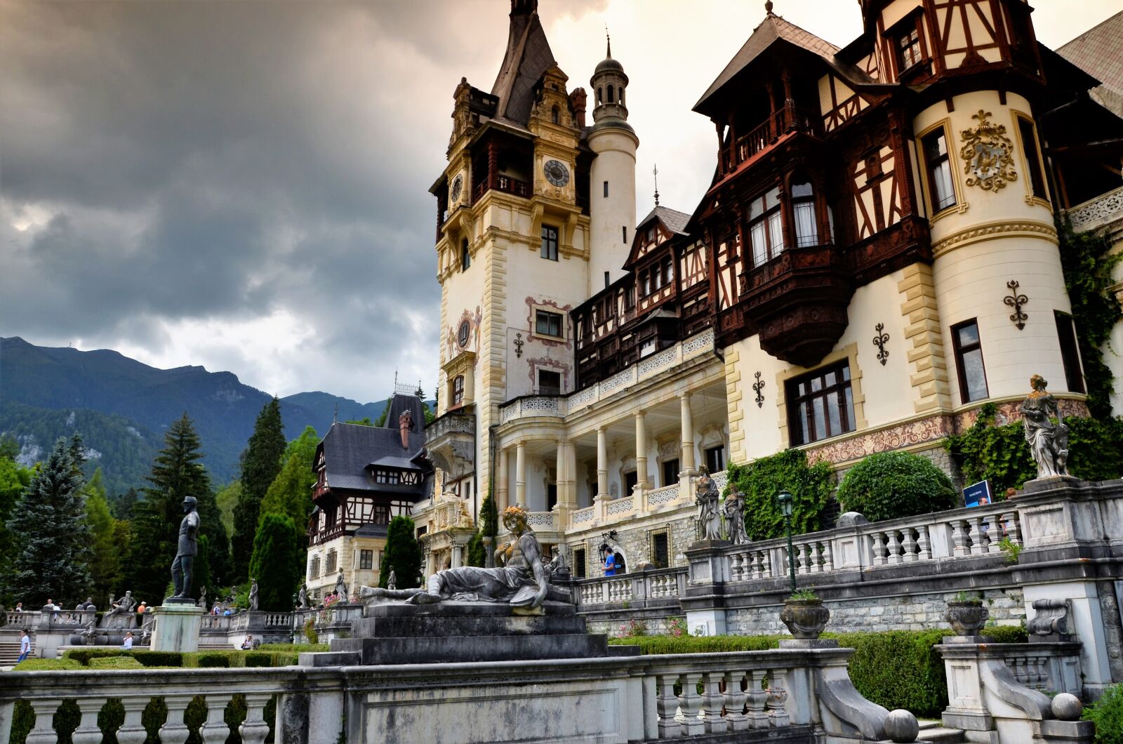 Nikon D5100 sample photo. Castle, sinaia, romania photography