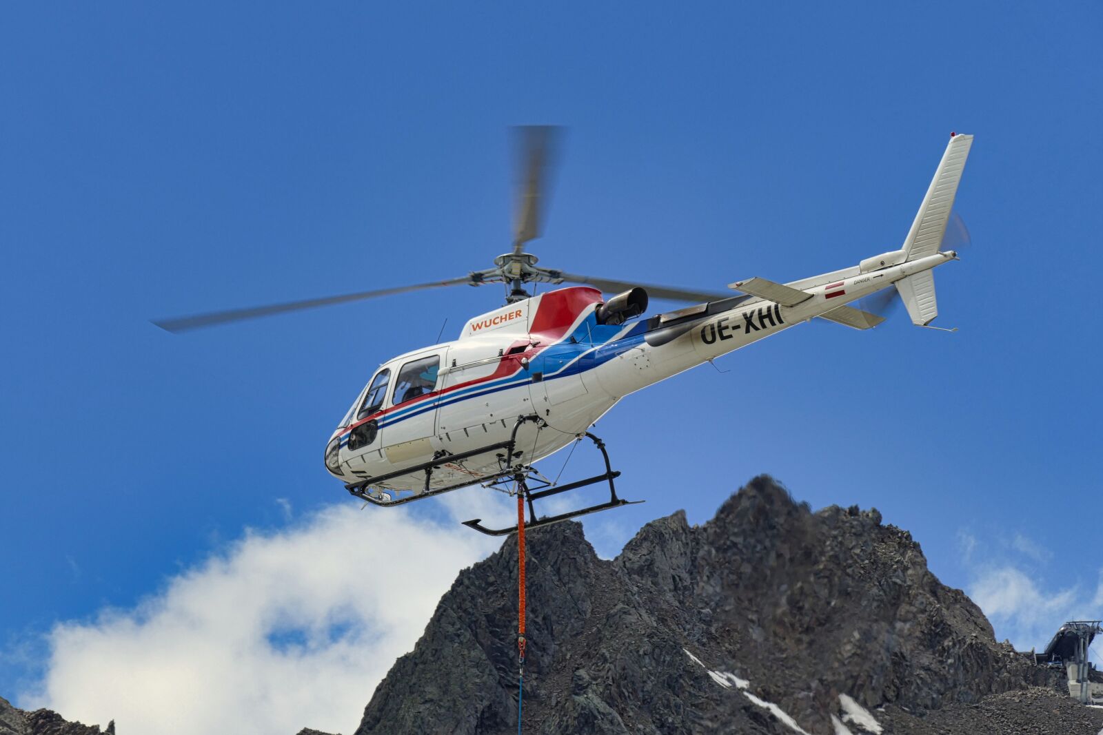 Panasonic Lumix DMC-FZ1000 sample photo. Helicopter, rotor, rotor blades photography