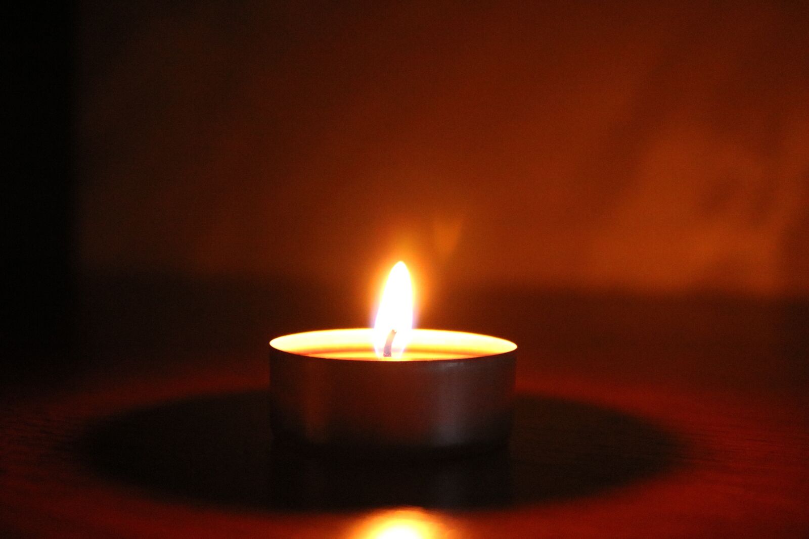 Canon EOS 750D (EOS Rebel T6i / EOS Kiss X8i) sample photo. Candle, house, light photography
