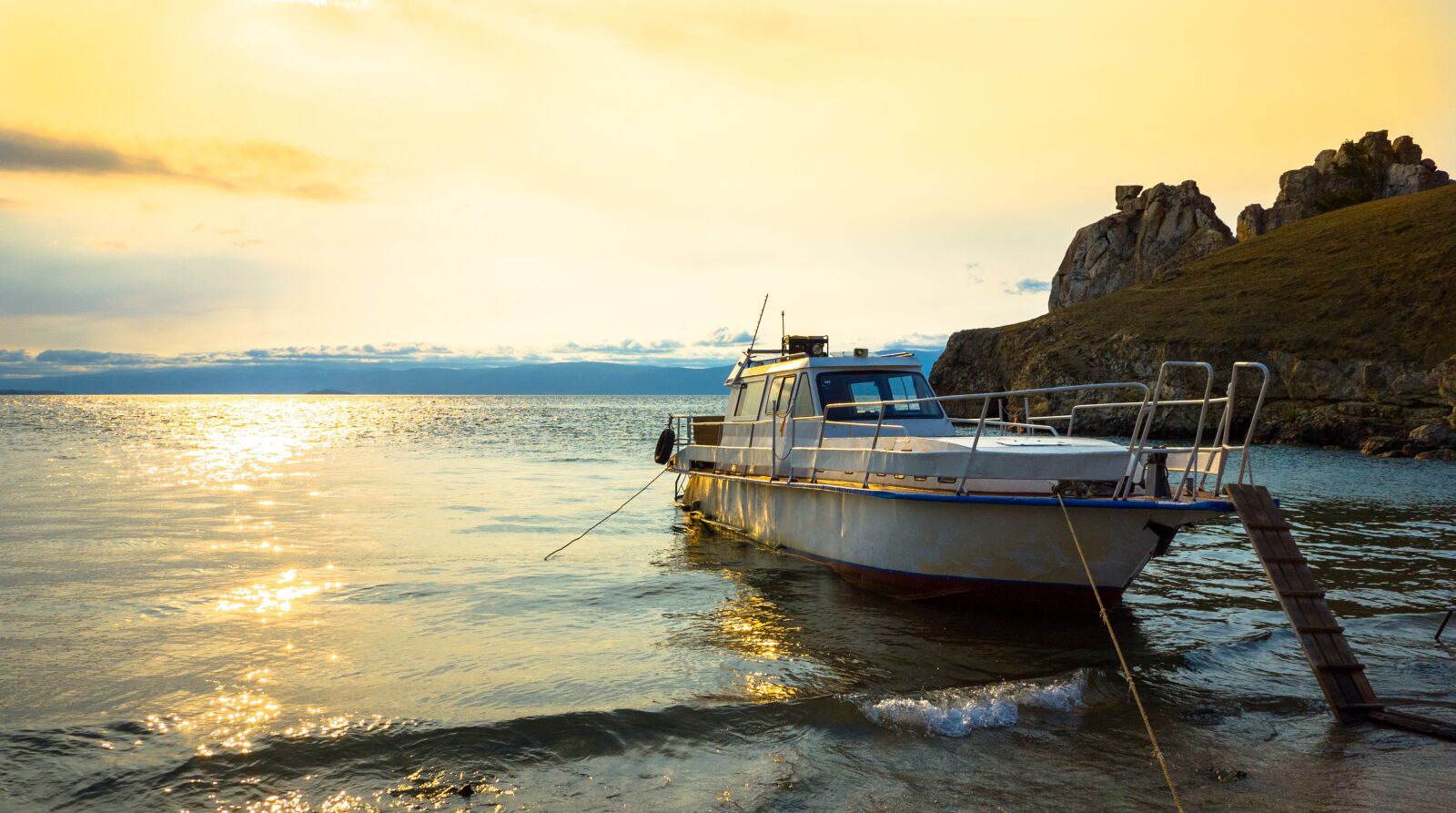 Panasonic Lumix DMC-G2 sample photo. Boat, beach, sunset photography