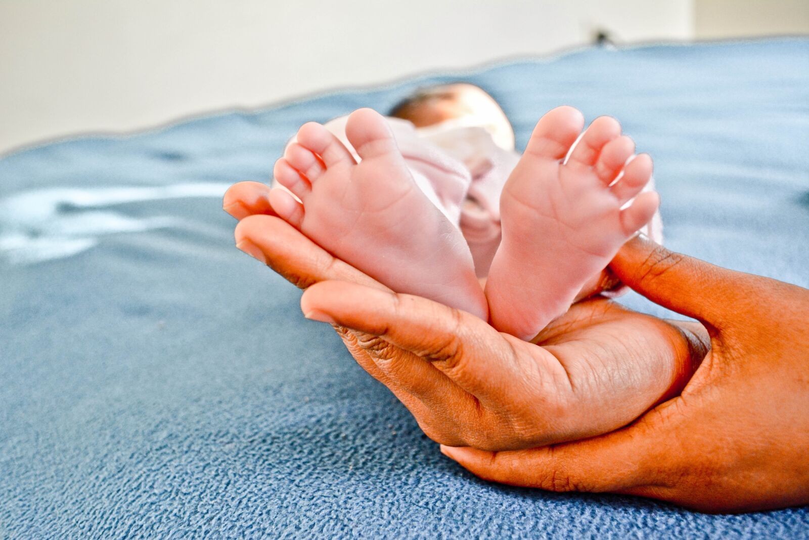 Nikon D5200 sample photo. Baby legs, legs, baby photography