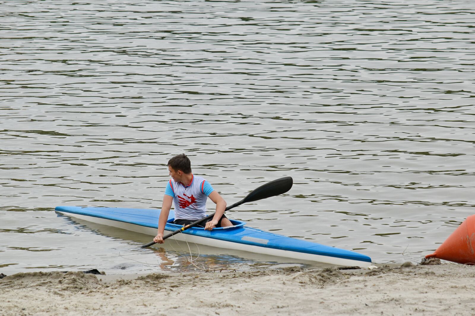 Nikon D5500 sample photo. Athlete, canoe, riverbank, oar photography
