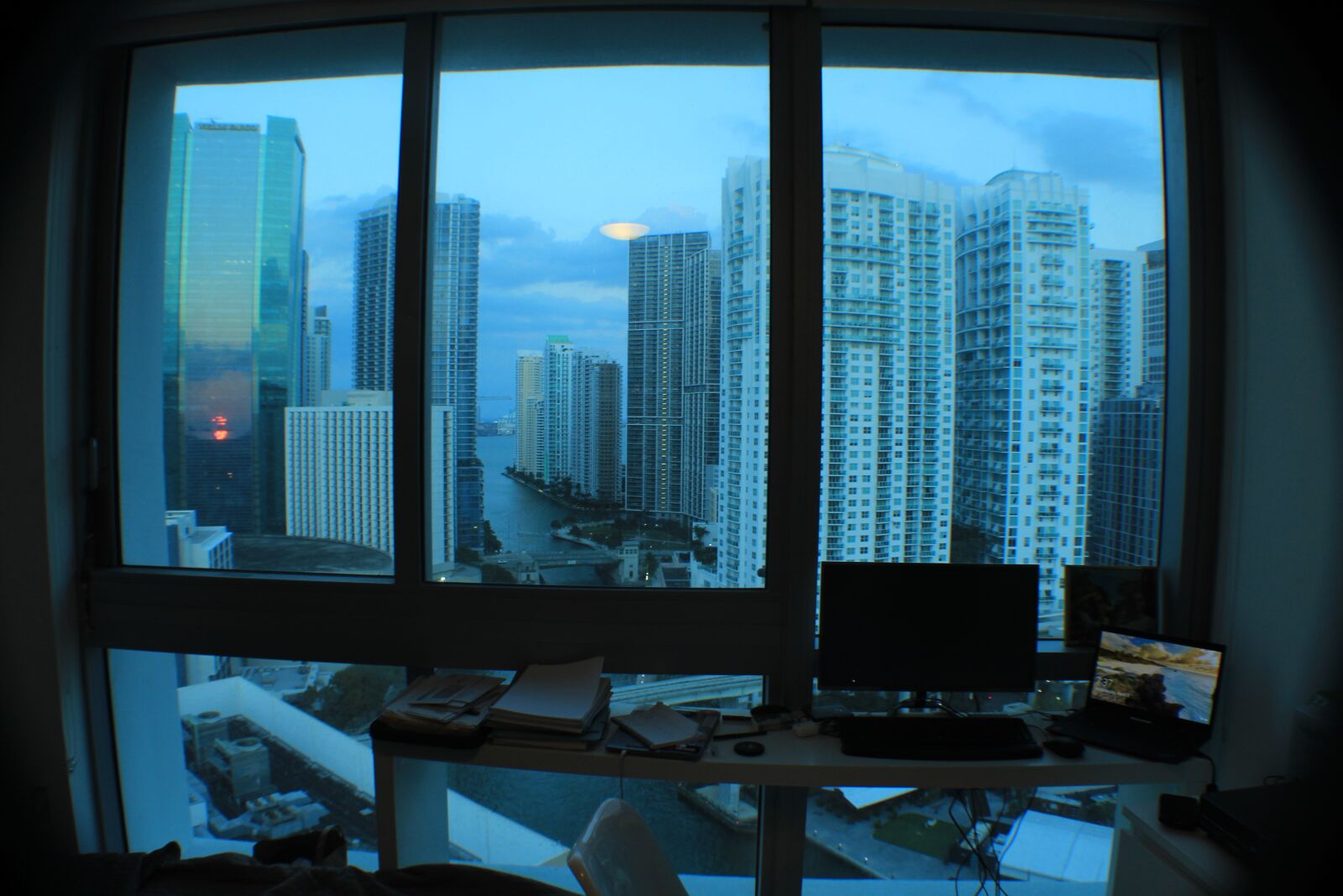 Canon EOS 1300D (EOS Rebel T6 / EOS Kiss X80) sample photo. Miami, skyline, building photography