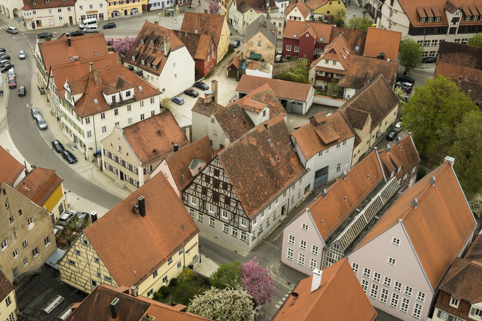 Sony a6300 + Sigma 30mm F2.8 EX DN sample photo. Nördlingen, city, houses photography