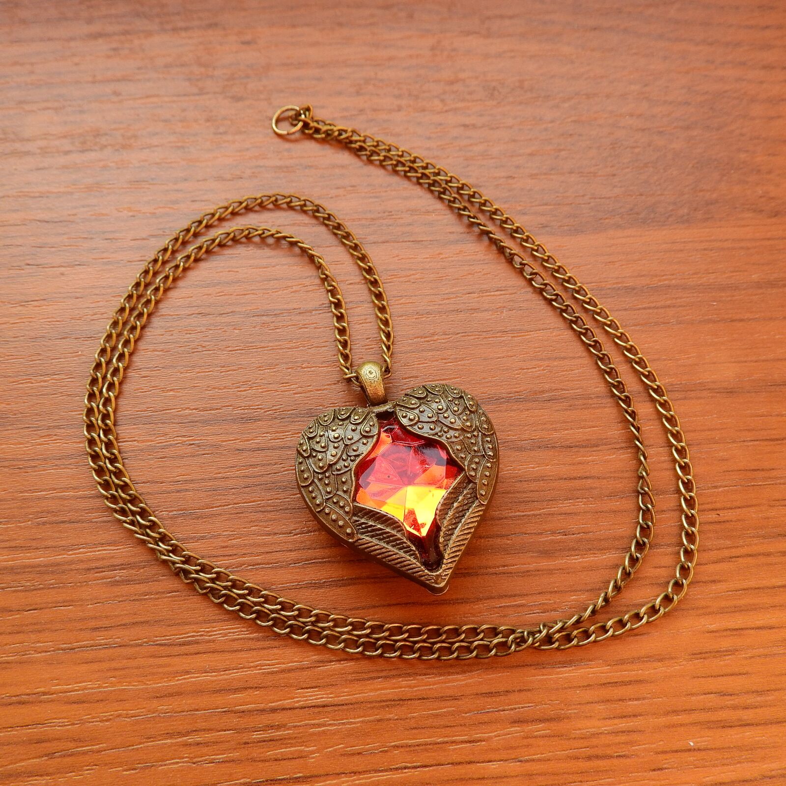 Nikon Coolpix P610 sample photo. Necklace with winged heart photography