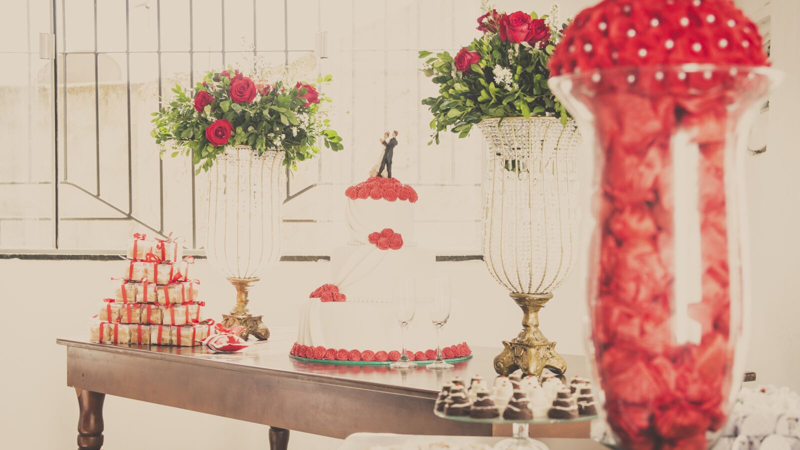 Canon EOS 700D (EOS Rebel T5i / EOS Kiss X7i) sample photo. Party, table, marriage photography