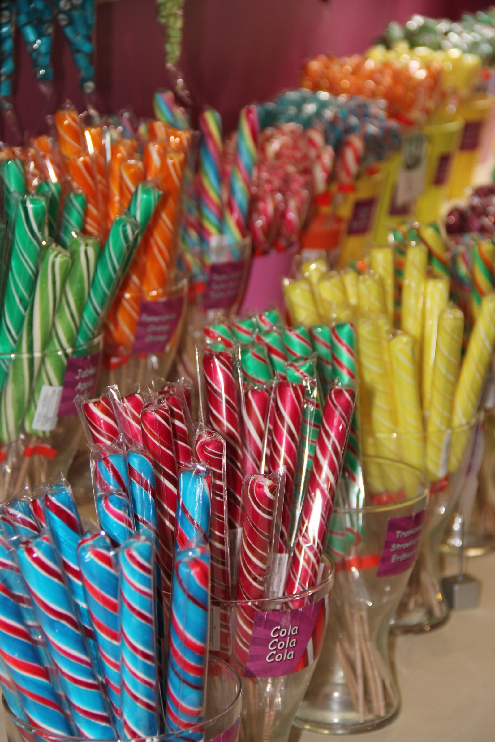 Canon EOS 550D (EOS Rebel T2i / EOS Kiss X4) sample photo. Sweetness, sweet, candy cane photography