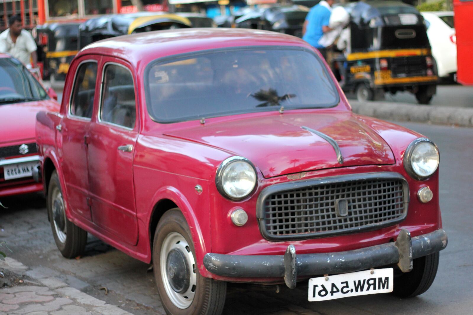 Canon EOS 550D (EOS Rebel T2i / EOS Kiss X4) sample photo. Oldtimer, car, street, india photography