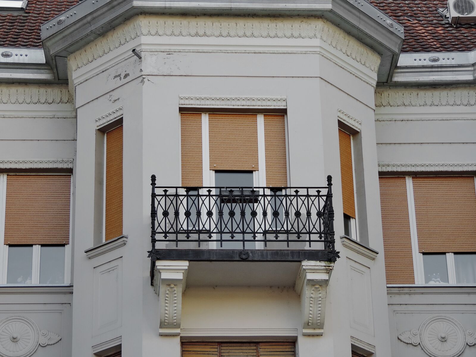 Nikon Coolpix P520 sample photo. Balcony, architecture, house, building photography