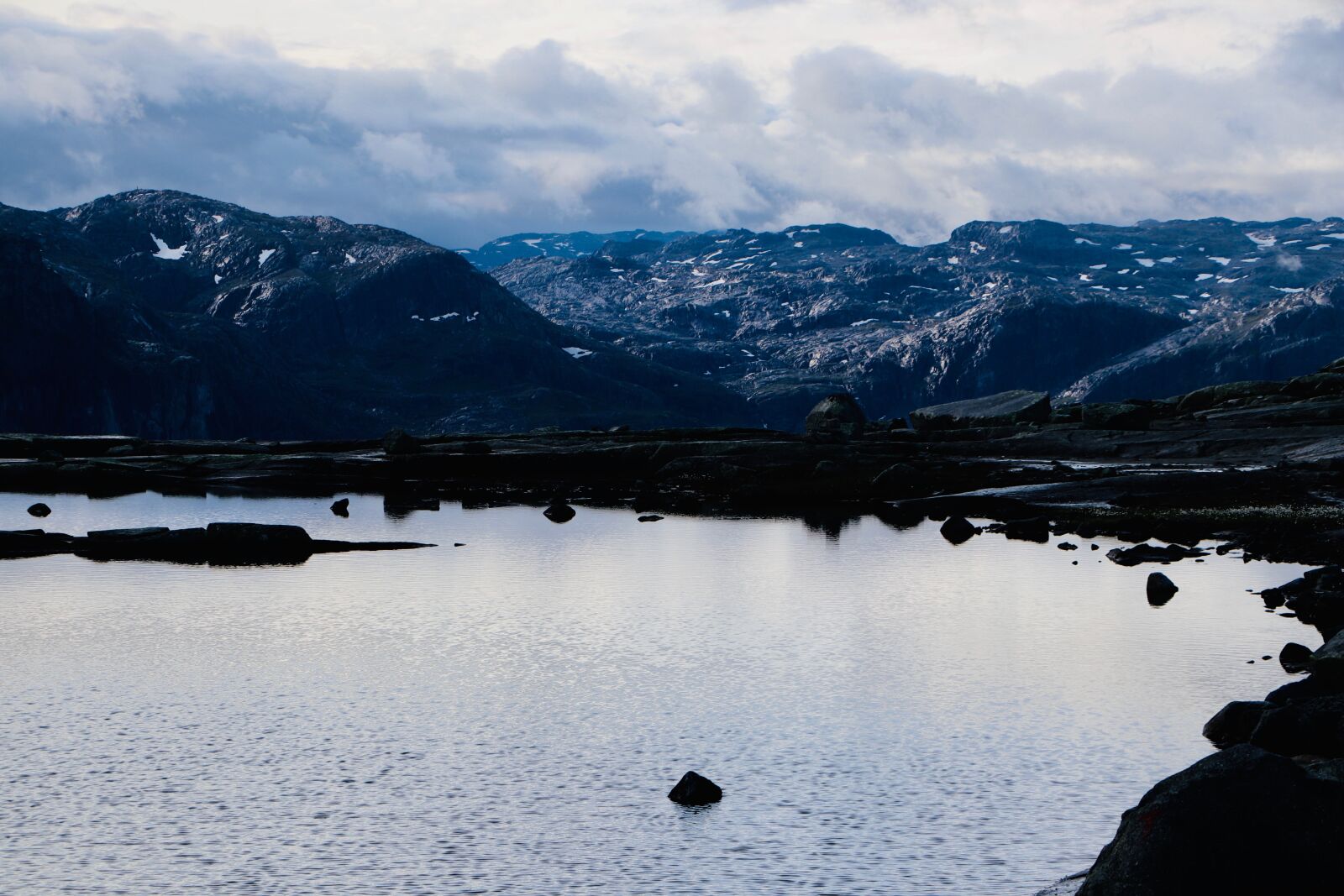 Canon EOS 800D (EOS Rebel T7i / EOS Kiss X9i) sample photo. Lake, mountain, nature photography