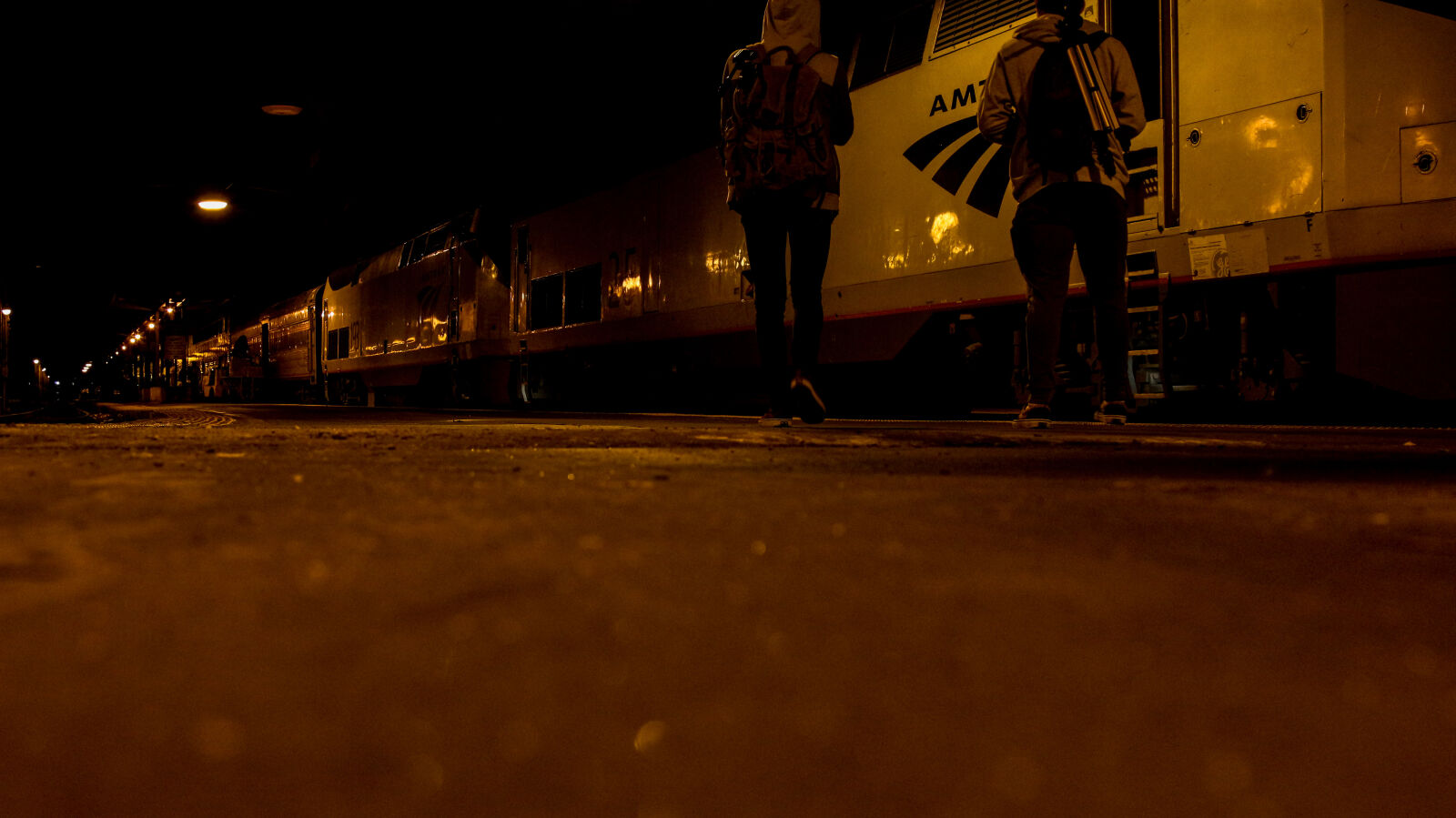 Canon EOS 700D (EOS Rebel T5i / EOS Kiss X7i) + Canon EF 24-105mm F4L IS USM sample photo. Night, people, sidewalk, train photography