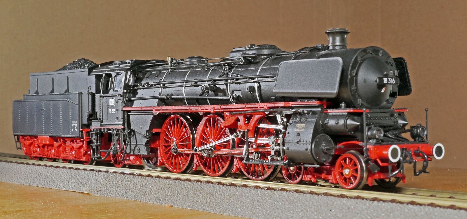 Panasonic Lumix DMC-G3 sample photo. Steam locomotive, model, scale photography
